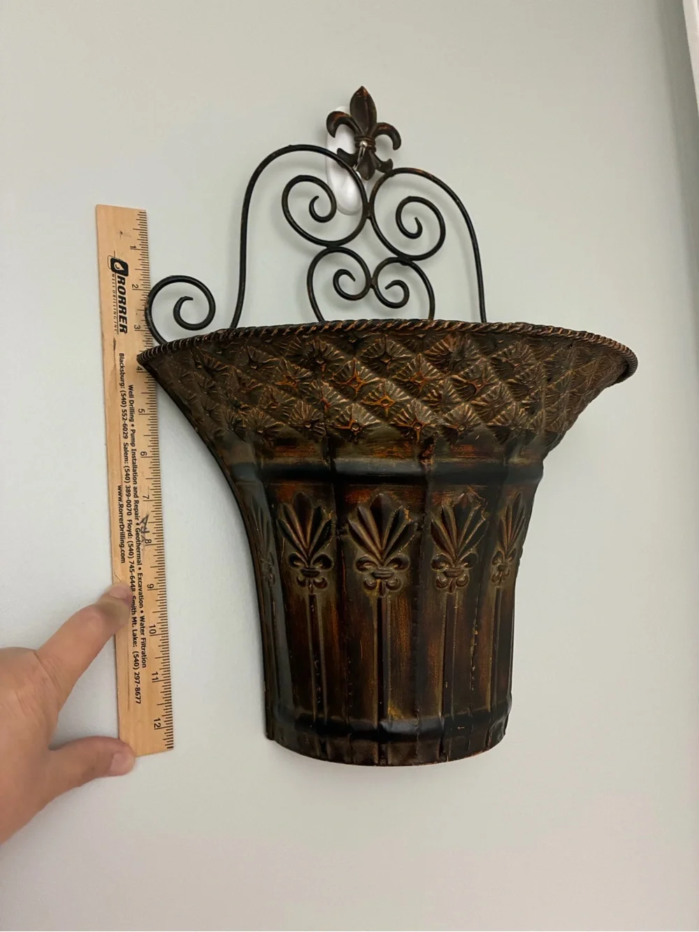 Source Unknown Bronze-Tone Fleur-de-Lis Wall Vase